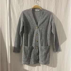 NWOT- SOCIALITE LIGHTWEIGHT CARDIGAN SWEATER IN CHARCOAL GRAY. SIZE XS
